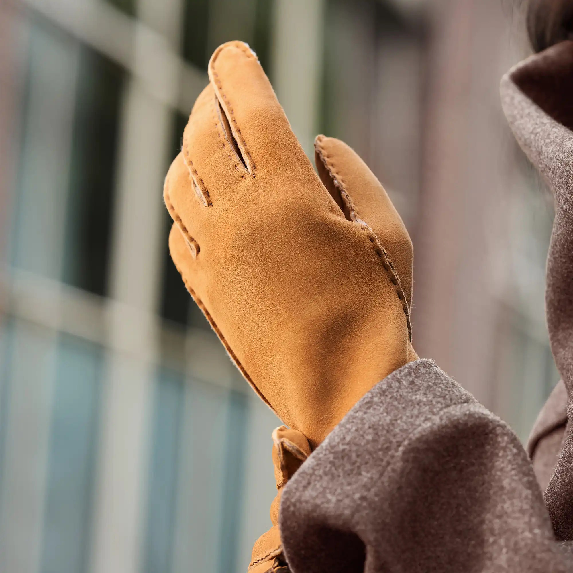 Isabel Bernard Honoré Zenia Cognac Lambskin Gloves IB67003-336-7 - Image 4