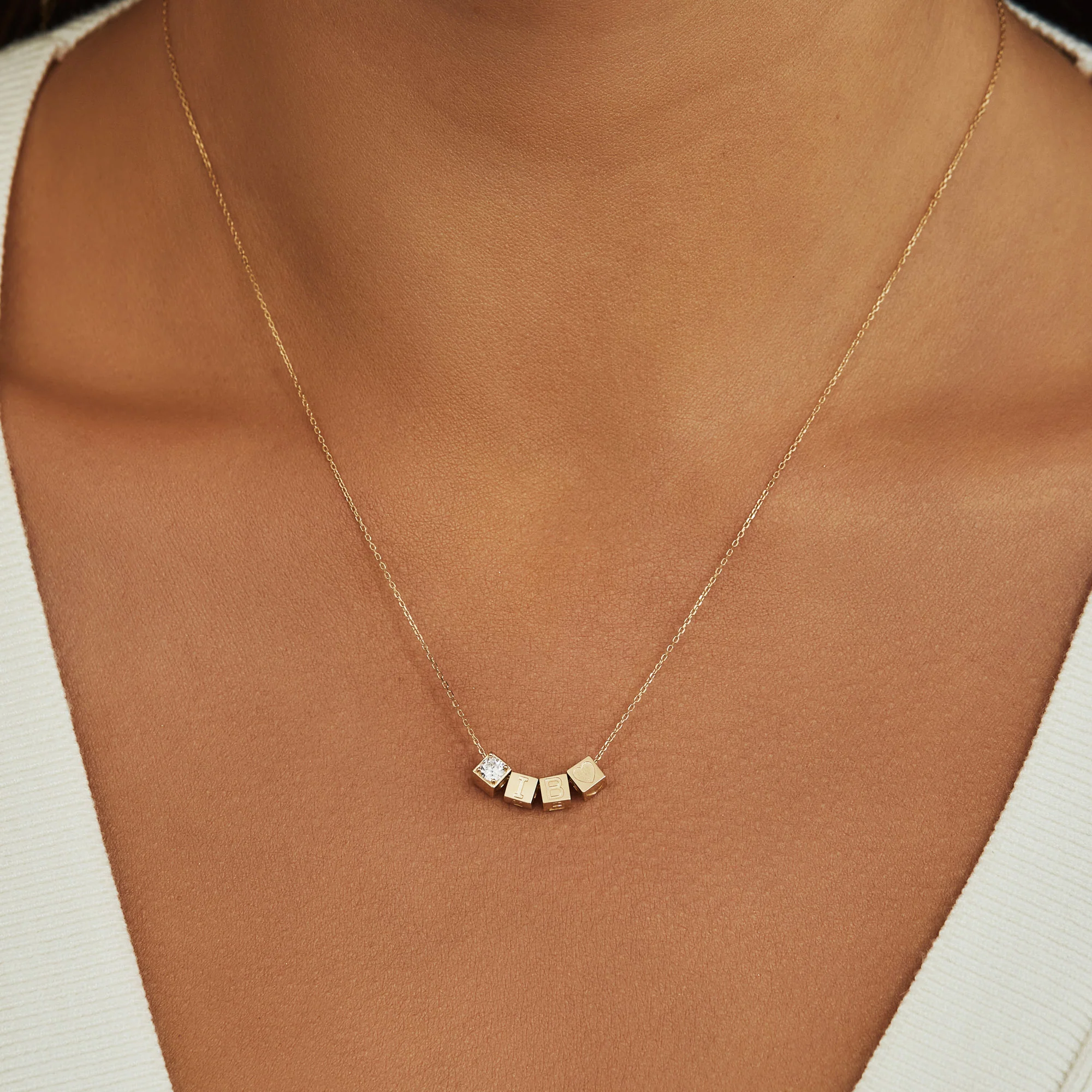 Isabel Bernard Le Carré 14 karaat gouden kubus inital ketting IB340043-A - Image 5