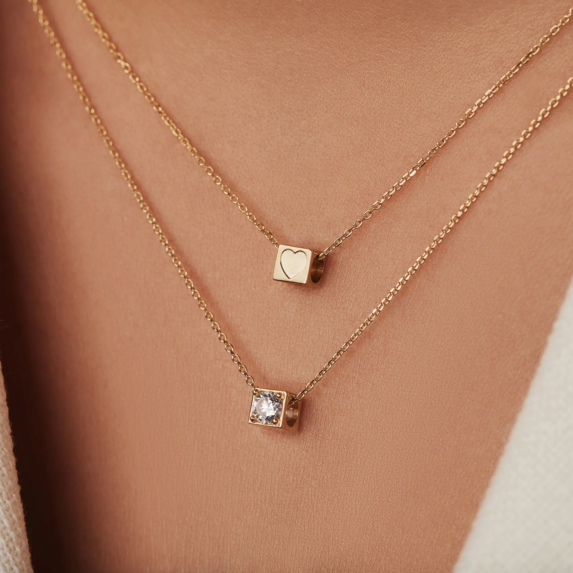 Isabel Bernard Le Carré Felie 14 Carat Golden cube Charm Heart IB350044 - Image 2