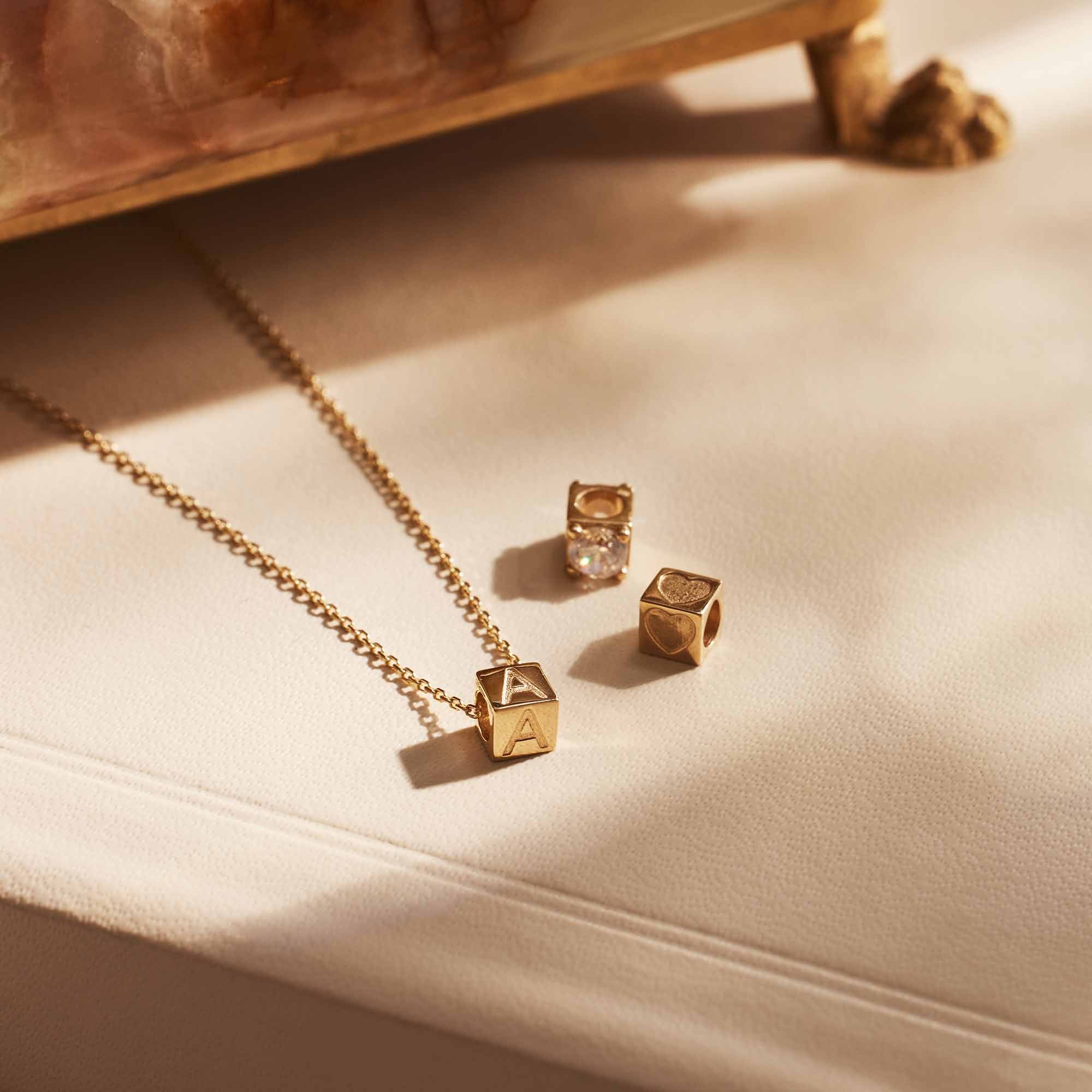 Isabel Bernard Le Carré Felie 14 Carat Golden cube Charm Heart IB350044 - Image 5
