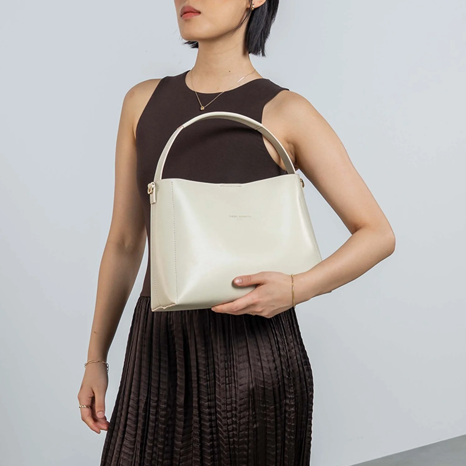 Isabel Bernard Montmartre Béatrice creme vegetable tanned leather handbag IB25095-370 - Image 2