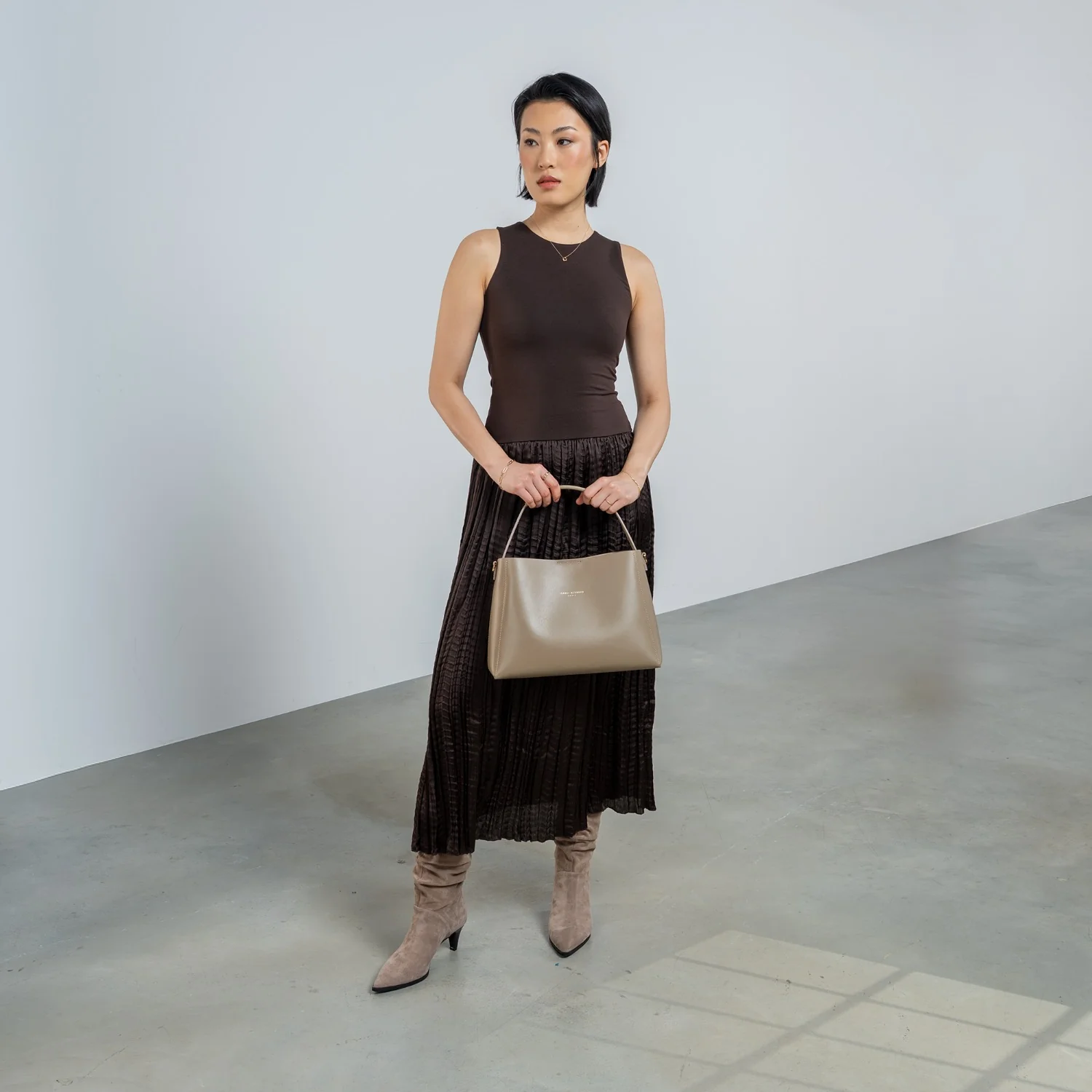 Isabel Bernard Montmartre Béatrice taupe vegetable tanned leather handbag IB25095-378 - Image 3