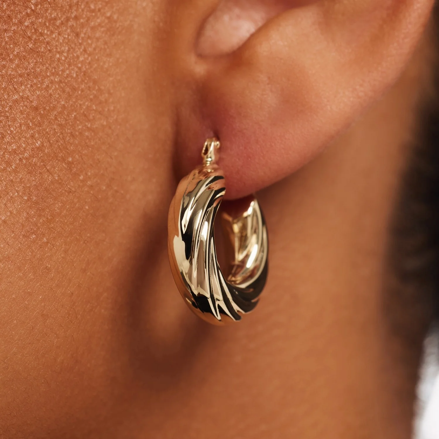 Isabel Bernard Rivoli Belle 14 karat gold hoop earrings IB360276 - Image 2