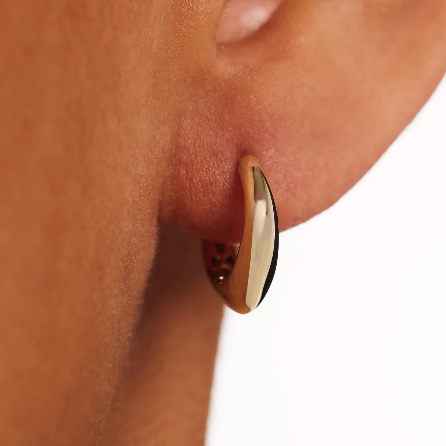 Isabel Bernard Rivoli Delene 14 karat gold hoop earrings IB360279 - Image 2