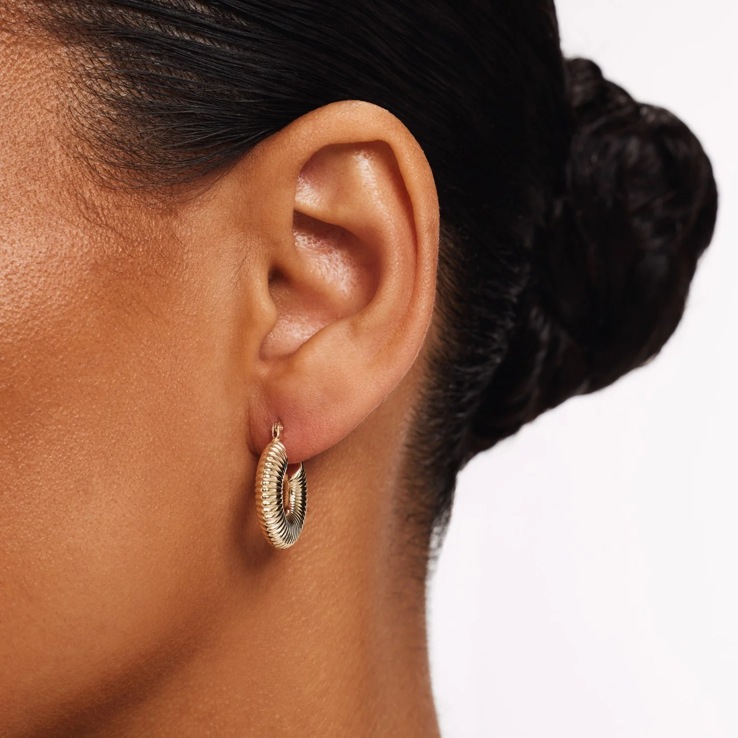 Isabel Bernard Rivoli Melissa 14 karat gold hoop earrings IB360277 - Image 3