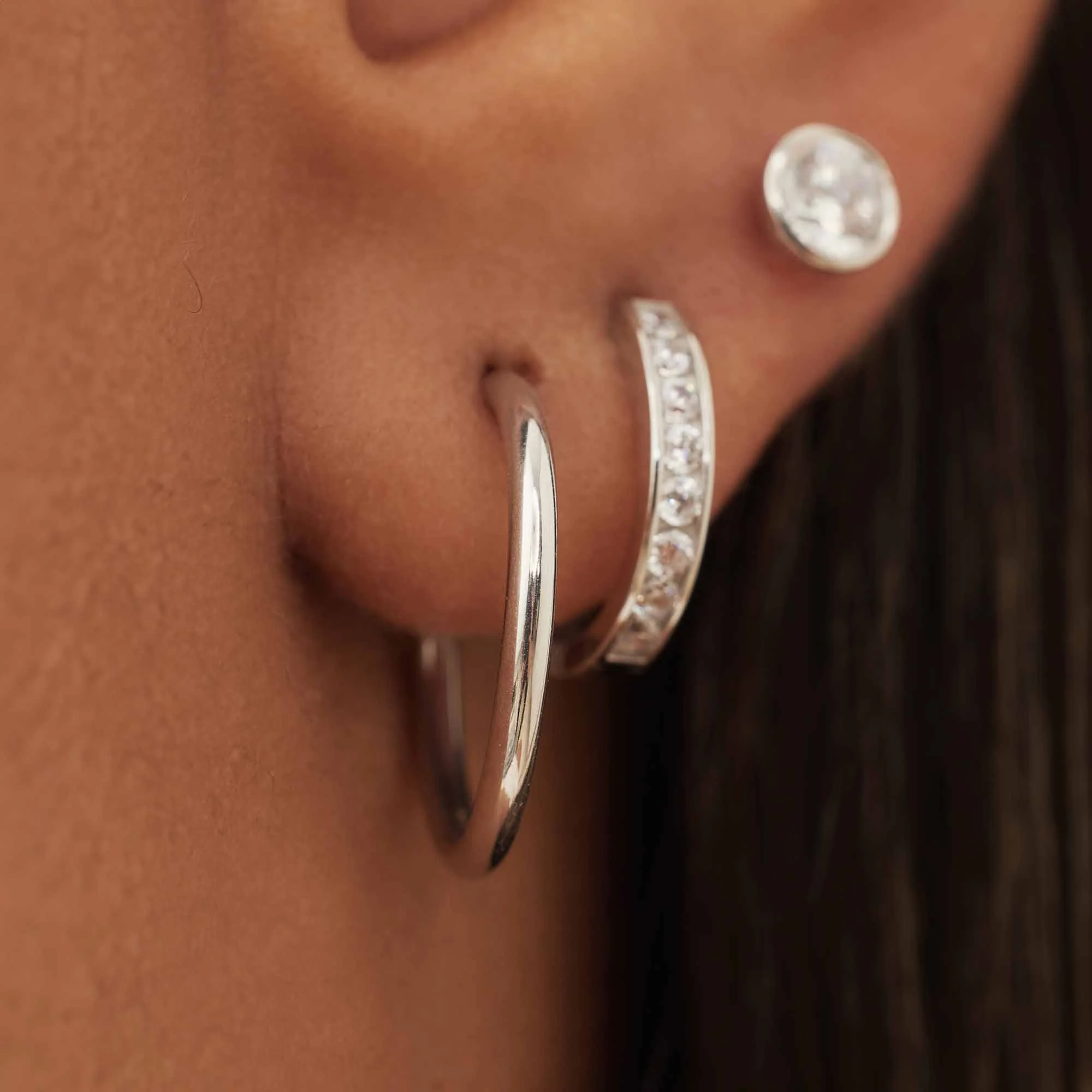 Isabel Bernard Saint Germain Cerise 14 Carat Whitegold Hoop Earrings IB360170 - Image 3