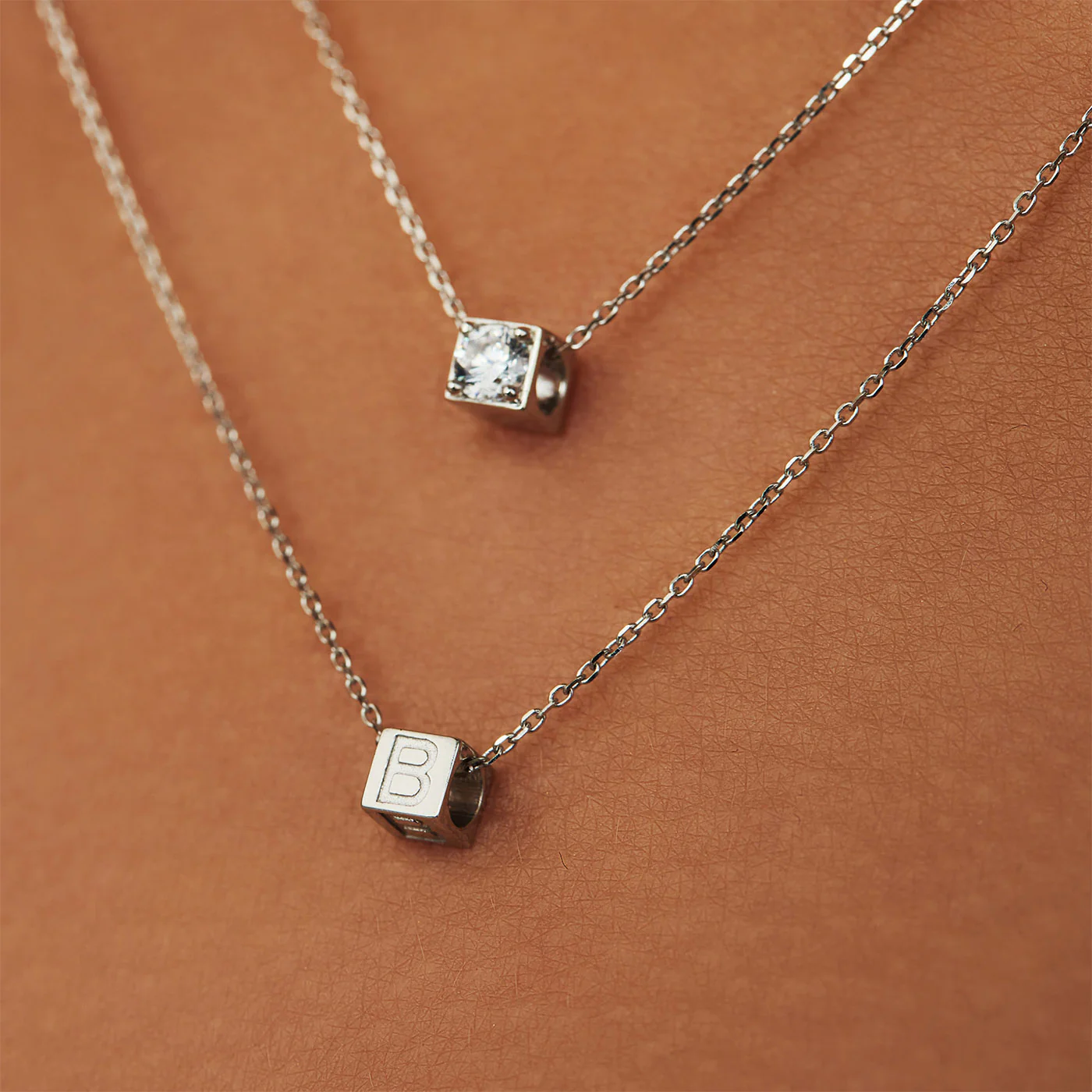 Isabel Bernard Saint Germain Felie 14 Carat Whitegold cube Charm IB350048 - Image 2