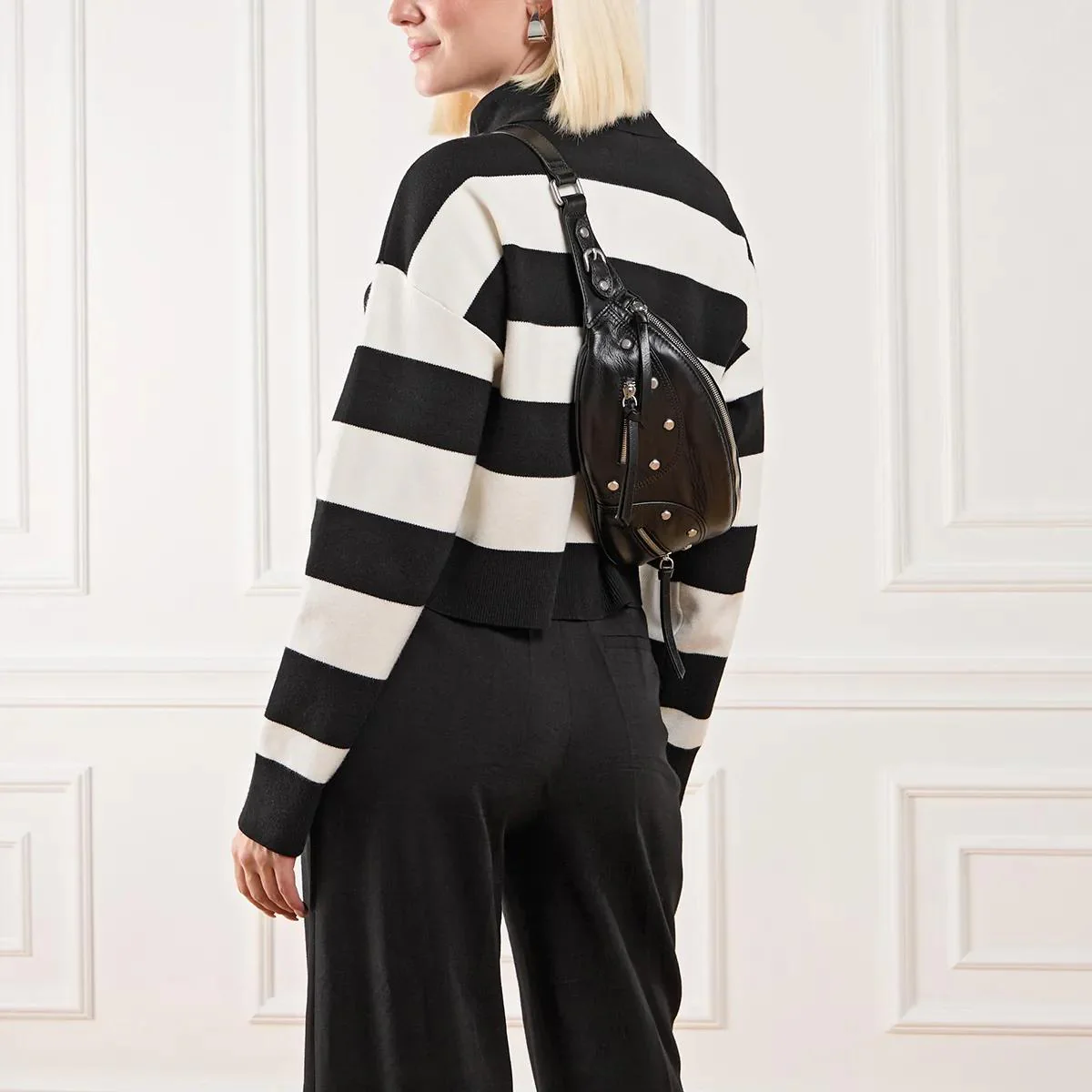 LESVISIONNAIRES Black Crossbody Bag 2001-A0369650 - Image 2