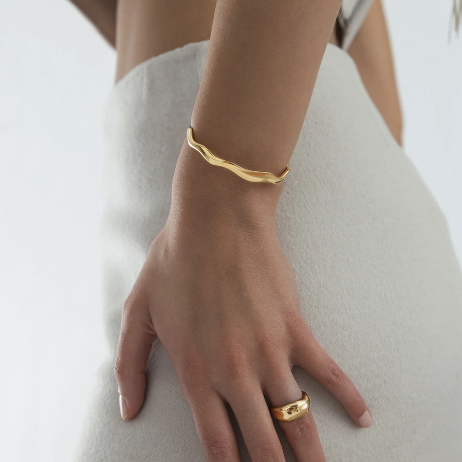 Mockberg Wavy Bolded Cuff Bracelet MB0173 - Image 5