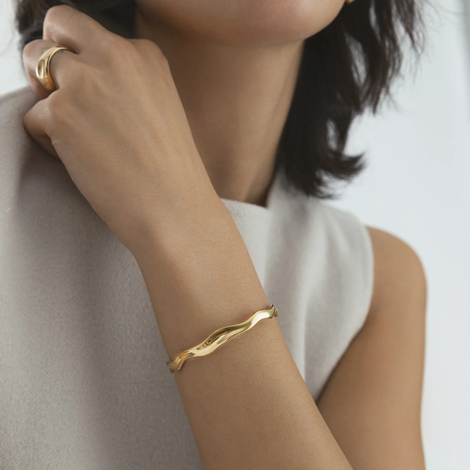 Mockberg Wavy Bolded Cuff Bracelet MB0173 - Image 6