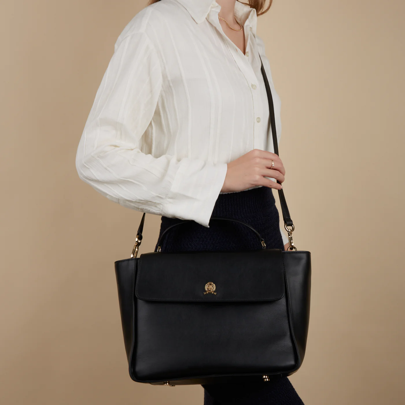 Tommy Hilfiger Crest Black Handbag AW0AW15702BDS - Image 2