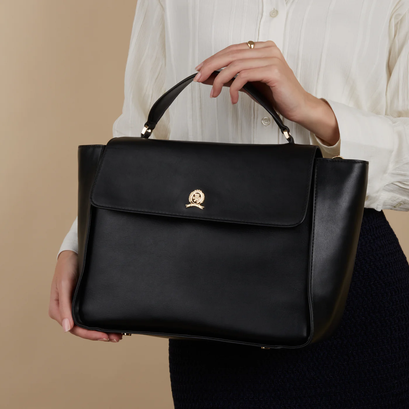 Tommy Hilfiger Crest Black Handbag AW0AW15702BDS - Image 3